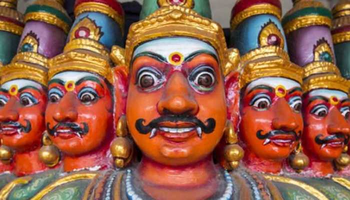 Happy Dussehra 2018 Wishes: बुराई पर अच्छाई की जीत का प्रतीक है दशहरा, ऐसे मैसेज से करिए दोस्तों को Wish Happy Dussehra 2018 Wishes: बुराई पर अच्छाई की जीत का प्रतीक है दशहरा, ऐसे मैसेज से करिए दोस्तों को Wish