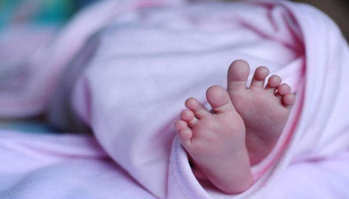 पुणे में रचा गया नया इतिहास, देश में पहली बार गर्भाशय ट्रांसप्लांट के बाद पैदा हुई बच्ची पुणे में रचा गया नया इतिहास, देश में पहली बार गर्भाशय ट्रांसप्लांट के बाद पैदा हुई बच्ची