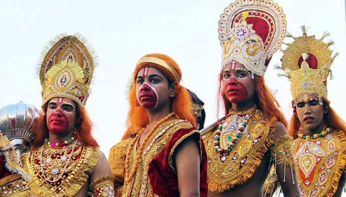 दशहरा 2018: 250 साल पुरानी है रामनगर की रामलीला, देश ही नहीं विदेश में भी है प्रसिद्ध दशहरा 2018: 250 साल पुरानी है रामनगर की रामलीला, देश ही नहीं विदेश में भी है प्रसिद्ध