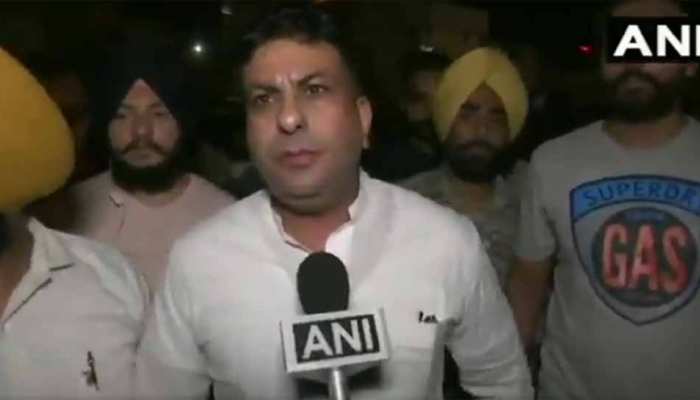 ट्रेन हादसा: दावा-कांग्रेस ने बिना अनुमति आयोजित किया दशहरा, हादसे के बाद भी भाषण देती रहीं सिद्धू की पत्नी ट्रेन हादसा: दावा-कांग्रेस ने बिना अनुमति आयोजित किया दशहरा, हादसे के बाद भी भाषण देती रहीं सिद्धू की पत्नी