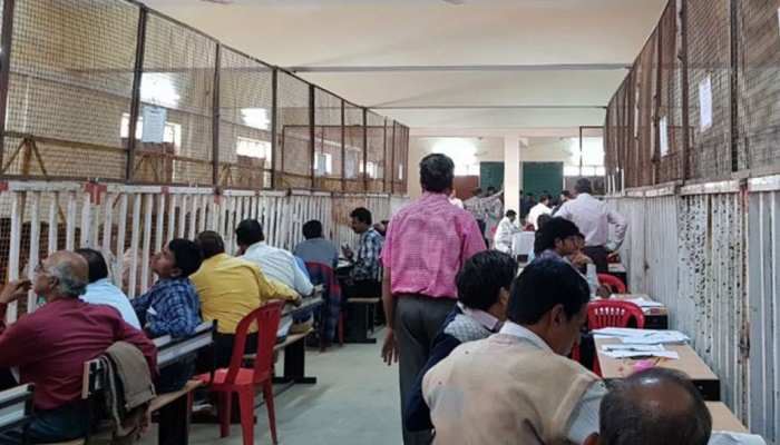 LIVE: जम्मू एवं कश्मीर निकाय चुनाव के लिए मतगणना जारी, घाटी में कांग्रेस 6 तो BJP 4 वॉर्ड में जीती LIVE: जम्मू एवं कश्मीर निकाय चुनाव के लिए मतगणना जारी, घाटी में कांग्रेस 6 तो BJP 4 वॉर्ड में जीती