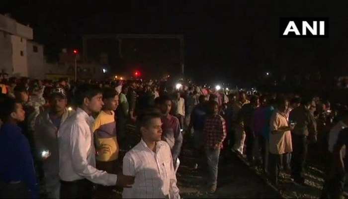 अमृतसर हादसा : बिना किसी इजाजत के ही हो रहा था कार्यक्रम, नगर निगम कमिश्नर ने किया साफ अमृतसर हादसा : बिना किसी इजाजत के ही हो रहा था कार्यक्रम, नगर निगम कमिश्नर ने किया साफ