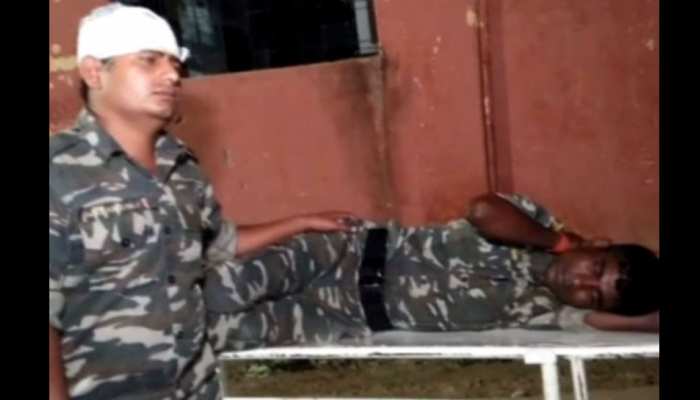 पलामू: मूर्ति विर्सजन में झड़प के दौरान पुलिस जवान सहित 11 लोग घायल, 10 वाहन फूंके पलामू: मूर्ति विर्सजन में झड़प के दौरान पुलिस जवान सहित 11 लोग घायल, 10 वाहन फूंके