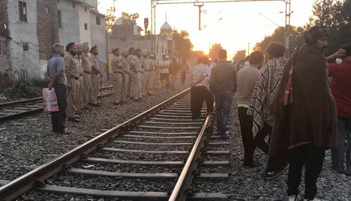 अमृतसर हादसा: जब रेल की पटरियों ने ले ली जान, पढ़ें अब तक के सबसे दर्दनाक हादसे अमृतसर हादसा: जब रेल की पटरियों ने ले ली जान, पढ़ें अब तक के सबसे दर्दनाक हादसे