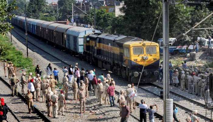 अमृतसर ट्रेन हादसा : ड्राइवर का पत्र आया सामने, बताई हादसे वाली रात की पूरी कहानी अमृतसर ट्रेन हादसा : ड्राइवर का पत्र आया सामने, बताई हादसे वाली रात की पूरी कहानी