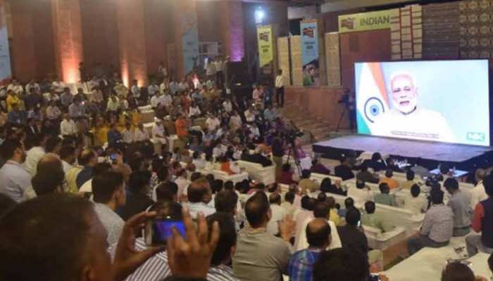 वाराणसी में पीएम मोदी ने कार्पेट मेले का शुभारंभ किया, कहा- 1600 करोड़ तक पहुंचा इसका व्यापार वाराणसी में पीएम मोदी ने कार्पेट मेले का शुभारंभ किया, कहा- 1600 करोड़ तक पहुंचा इसका व्यापार