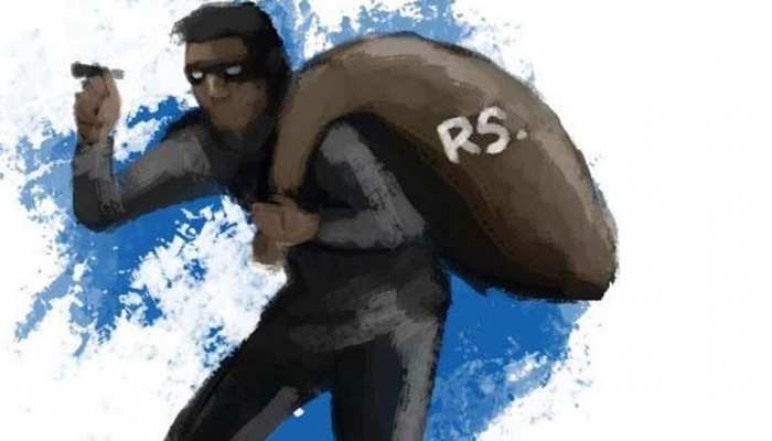 कोटा: फायरिंग कर बदमाशों ने लूटे 22 लाख, CCTV से पुलिस ने की लुटेरों की पहचान कोटा: फायरिंग कर बदमाशों ने लूटे 22 लाख, CCTV से पुलिस ने की लुटेरों की पहचान