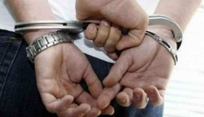 गुजरात एटीएस के हत्थे चढ़ा तस्कर गिरोह का मास्टरमाइंड, 300 किलो हेरोइन जब्त गुजरात एटीएस के हत्थे चढ़ा तस्कर गिरोह का मास्टरमाइंड, 300 किलो हेरोइन जब्त