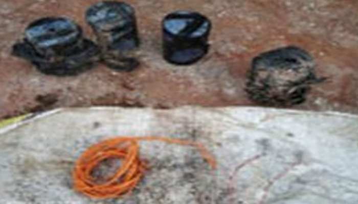 बिहारः गया में बरामद हुए 4 केन बम, नक्सली देने वाले थे बड़ी वारदात को अंजाम बिहारः गया में बरामद हुए 4 केन बम, नक्सली देने वाले थे बड़ी वारदात को अंजाम