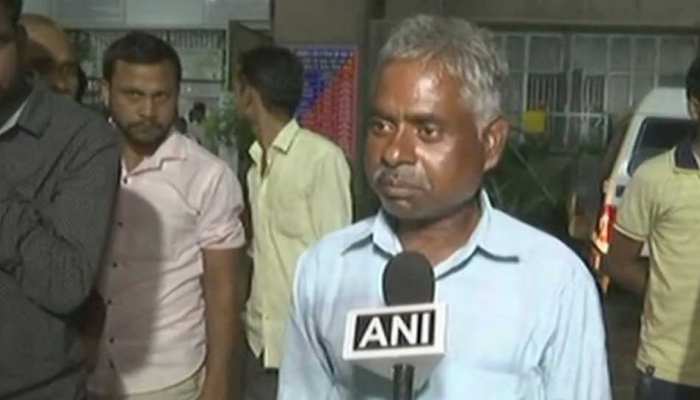 डॉक्टर ने परिजनों से कहा, 'आयुष्मान कार्ड जेब में रखो, पैसे न हो तो PM से लेकर लाओ' डॉक्टर ने परिजनों से कहा, 'आयुष्मान कार्ड जेब में रखो, पैसे न हो तो PM से लेकर लाओ'