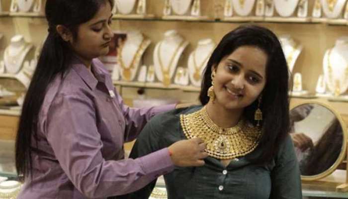 सोने की कीमतों में आई साल की सबसे बड़ी तेजी, जानें क्या रहे आज के भाव सोने की कीमतों में आई साल की सबसे बड़ी तेजी, जानें क्या रहे आज के भाव