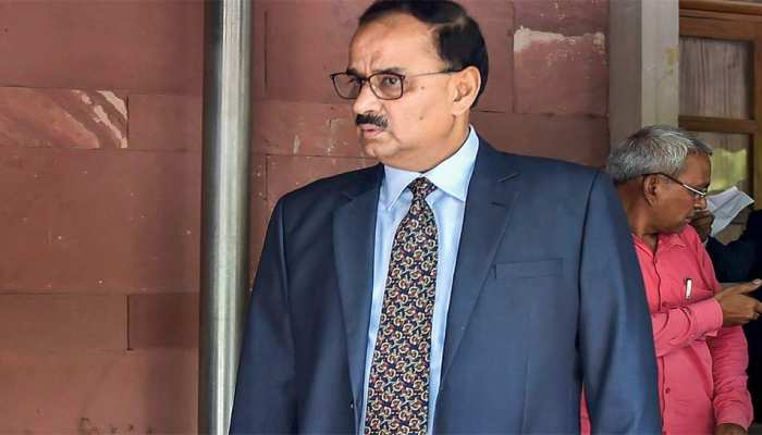 सीबीआई विवाद: सरकार ने कहा, सीवीसी का सहयोग नहीं कर रहे थे आलोक वर्मा सीबीआई विवाद: सरकार ने कहा, सीवीसी का सहयोग नहीं कर रहे थे आलोक वर्मा