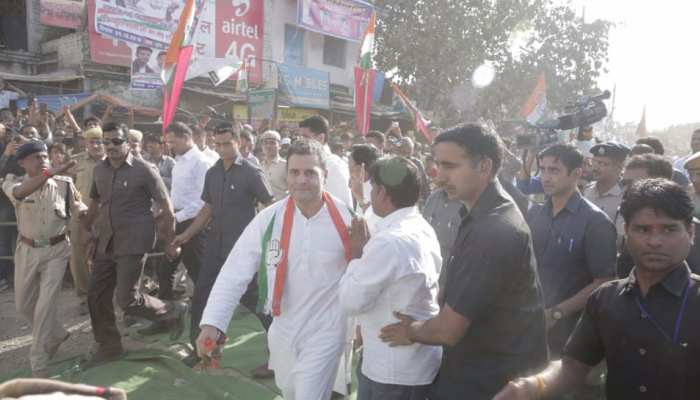 झालावाड़: राहुल गांधी ने किया 90 किमी लंबा रोड शो, कई जगह हुआ स्वागत झालावाड़: राहुल गांधी ने किया 90 किमी लंबा रोड शो, कई जगह हुआ स्वागत
