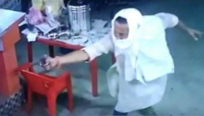 दरभंगा : CCTV में कैद हुई गोलीकांड की तस्वीर, जांच में जुटी पुलिस दरभंगा : CCTV में कैद हुई गोलीकांड की तस्वीर, जांच में जुटी पुलिस
