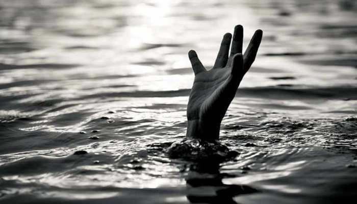 मध्य नाइजीरिया में नाव पलटने से 13 की मौत, कई लापता मध्य नाइजीरिया में नाव पलटने से 13 की मौत, कई लापता