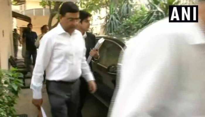 LIVE : सुनवाई से पहले वकील मुकुल रोहतगी से मिले CBI के स्पेशल डायरेक्टर अस्थाना LIVE : सुनवाई से पहले वकील मुकुल रोहतगी से मिले CBI के स्पेशल डायरेक्टर अस्थाना