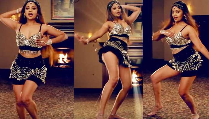 VIDEO: इस लड़की के डांस ने इंटरनेट पर मचाया हंगामा, इनके मूव्स देख आप भी करेंगे तारीफ VIDEO: इस लड़की के डांस ने इंटरनेट पर मचाया हंगामा, इनके मूव्स देख आप भी करेंगे तारीफ