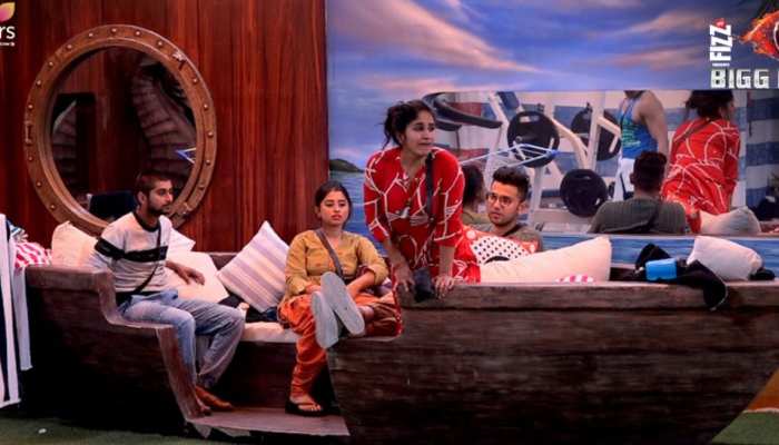 Bigg Boss 12, October 26: दीपक हुए उर्वशी से परेशान, श्रीसंत ने की भागने की कोशिश Bigg Boss 12, October 26: दीपक हुए उर्वशी से परेशान, श्रीसंत ने की भागने की कोशिश
