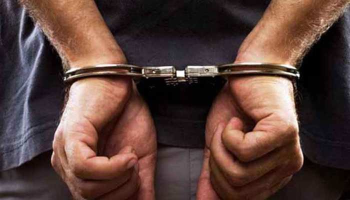 India Today: Fake senior inspector's gang busted in Mumbai, 8 arrested India Today: Fake senior inspector's gang busted in Mumbai, 8 arrested