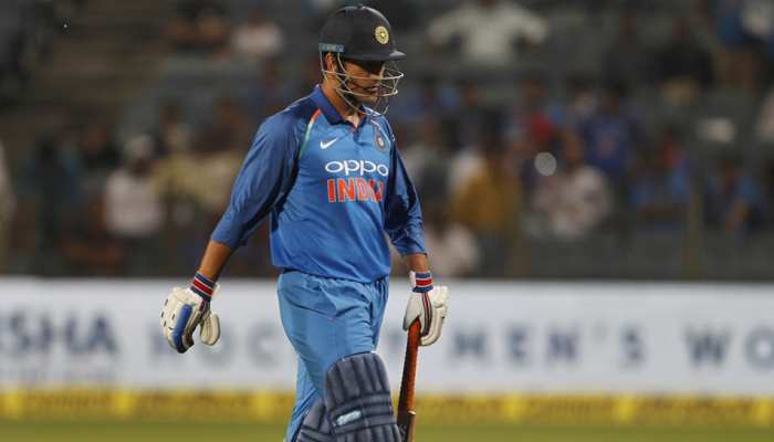 विराट और रोहित से बात करने के बाद धोनी को टी-20 से किया गया बाहर : BCCI विराट और रोहित से बात करने के बाद धोनी को टी-20 से किया गया बाहर : BCCI