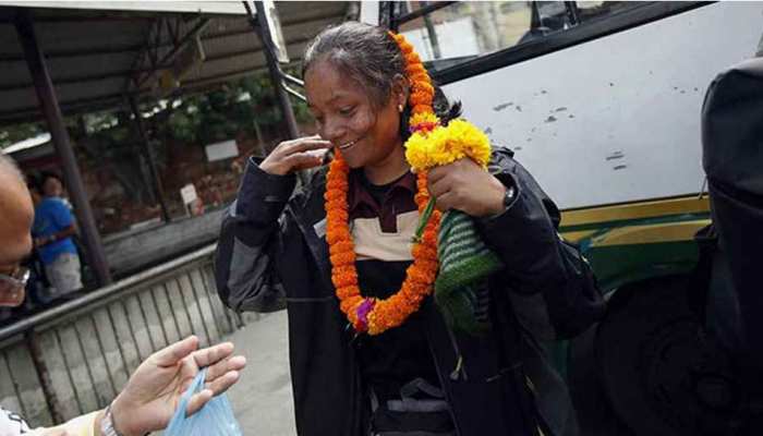 एक पैर के साथ एवरेस्ट जीतने वाली अरुणिमा को मिलेगा ब्रिटेन की यूनिवर्सिटी से सम्मान एक पैर के साथ एवरेस्ट जीतने वाली अरुणिमा को मिलेगा ब्रिटेन की यूनिवर्सिटी से सम्मान