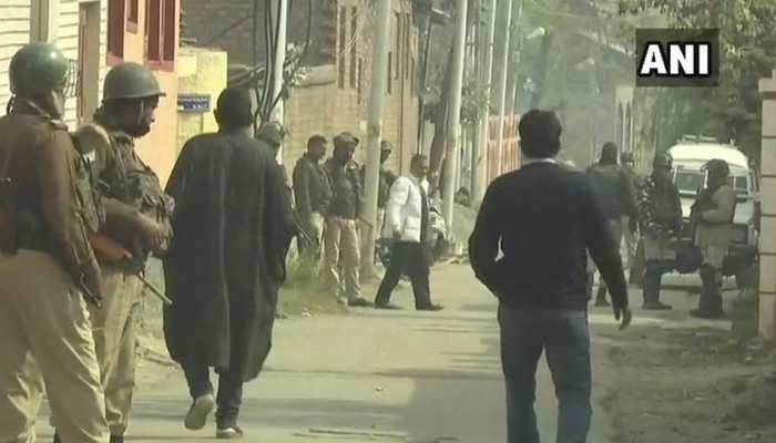 J&K : टेरर फंडिंग केस में NIA ने श्रीनगर के कारोबारी के घर मारा छापा J&K : टेरर फंडिंग केस में NIA ने श्रीनगर के कारोबारी के घर मारा छापा