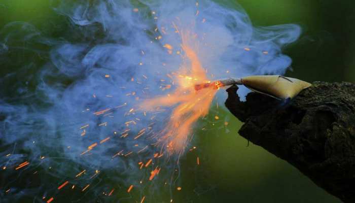 क्या दिवाली पर जलाने को मिलेंगे ग्रीन पटाखे? सरकार ने दिया बड़ा बयान क्या दिवाली पर जलाने को मिलेंगे ग्रीन पटाखे? सरकार ने दिया बड़ा बयान