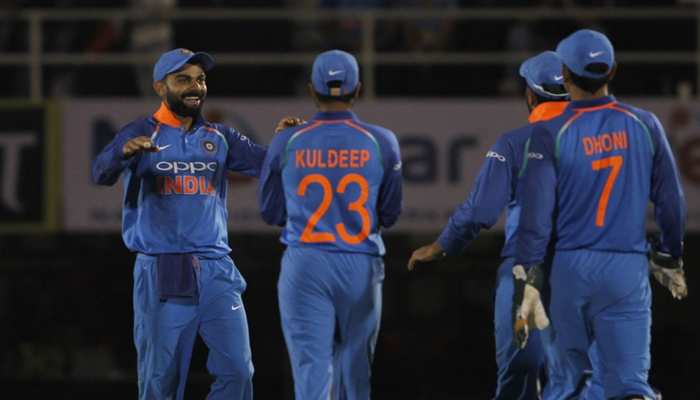 VIDEO: विराट कोहली ने दिखाई चीते की फुर्ती, पॉवेल को डायरेक्ट थ्रो से भेजा पवेलियन VIDEO: विराट कोहली ने दिखाई चीते की फुर्ती, पॉवेल को डायरेक्ट थ्रो से भेजा पवेलियन