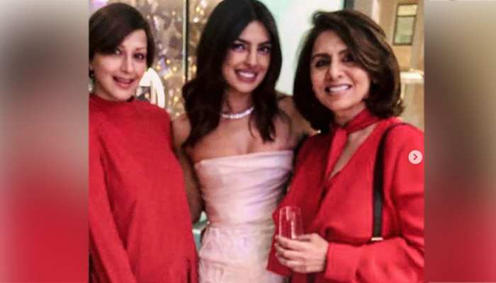 ब्राइडल शॉवर में पहुंचे प्रियंका चोपड़ा के बॉलीवुड मेहमान, जमकर हुई मस्ती ब्राइडल शॉवर में पहुंचे प्रियंका चोपड़ा के बॉलीवुड मेहमान, जमकर हुई मस्ती