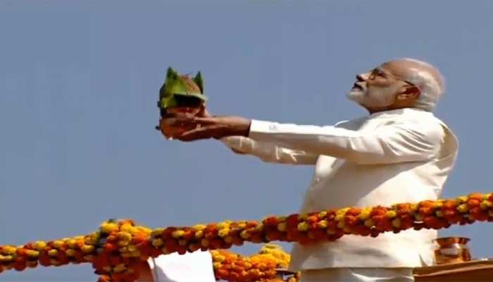 पीएम मोदी ने ‘स्टेच्यू ऑफ यूनिटी’ पर चढ़ाया 30 नदियों का जल, प्रतिमा का किया अवलोकन पीएम मोदी ने ‘स्टेच्यू ऑफ यूनिटी’ पर चढ़ाया 30 नदियों का जल, प्रतिमा का किया अवलोकन