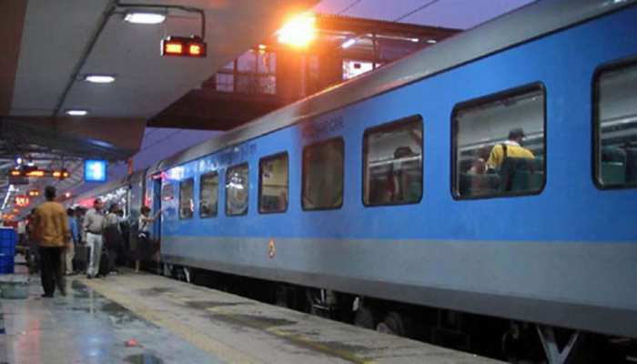रेलवे का दिवाली तोहफा, कुछ रेलगाड़ियों से फ्लैक्सी किराया हटाया, कुछ में घटाया रेलवे का दिवाली तोहफा, कुछ रेलगाड़ियों से फ्लैक्सी किराया हटाया, कुछ में घटाया