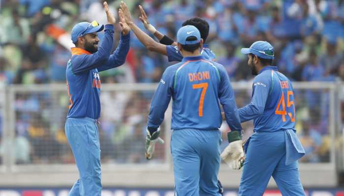 INDvsWI: जडेजा-रोहित के शानदार प्रर्दशन से आखिरी वनडे जीता भारत, सीरीज 3-1 से जीती INDvsWI: जडेजा-रोहित के शानदार प्रर्दशन से आखिरी वनडे जीता भारत, सीरीज 3-1 से जीती
