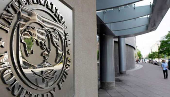 'सरकार और RBI के बीच तनातनी की लगातार निगरानी कर रहा है IMF' 'सरकार और RBI के बीच तनातनी की लगातार निगरानी कर रहा है IMF'