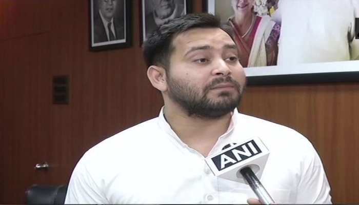तेजप्रताप तलाक पर तेजस्वी ने मीडिया पर साधा निशाना, कहा- 'दिखा रहें व्यक्तिगत खबर' तेजप्रताप तलाक पर तेजस्वी ने मीडिया पर साधा निशाना, कहा- 'दिखा रहें व्यक्तिगत खबर'