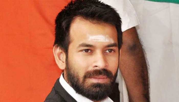 लालू यादव से मिलने के बाद तेजप्रताप की बिगड़ी तबीयत, डॉक्टर कर रहे इलाज लालू यादव से मिलने के बाद तेजप्रताप की बिगड़ी तबीयत, डॉक्टर कर रहे इलाज