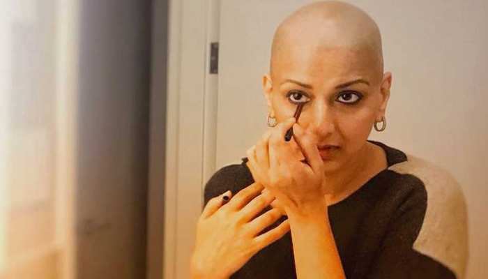 कैंसर का इलाज करा रहीं सोनाली बेंद्रे को हो रही अब देखने में दिक्कत, शेयर की तस्वीर कैंसर का इलाज करा रहीं सोनाली बेंद्रे को हो रही अब देखने में दिक्कत, शेयर की तस्वीर