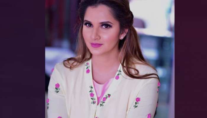 सानिया मिर्जा ने शेयर की बेटे इजान की पहली तस्वीर, मां के साथ देख रहे हैं बाबा का मैच सानिया मिर्जा ने शेयर की बेटे इजान की पहली तस्वीर, मां के साथ देख रहे हैं बाबा का मैच