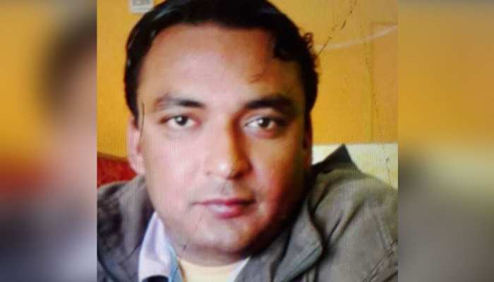 पूर्व आईपीएस के जवान बेटे की संदिग्ध अवस्था में मौत, घर के दरवाजे पर मिला अचेत पूर्व आईपीएस के जवान बेटे की संदिग्ध अवस्था में मौत, घर के दरवाजे पर मिला अचेत