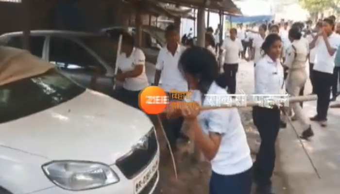 पटना: बवाल मचाने के बाद ट्रेनी कांस्टेबल पर गिरी गाज, 175 पुलिसकर्मी सस्पेंड पटना: बवाल मचाने के बाद ट्रेनी कांस्टेबल पर गिरी गाज, 175 पुलिसकर्मी सस्पेंड