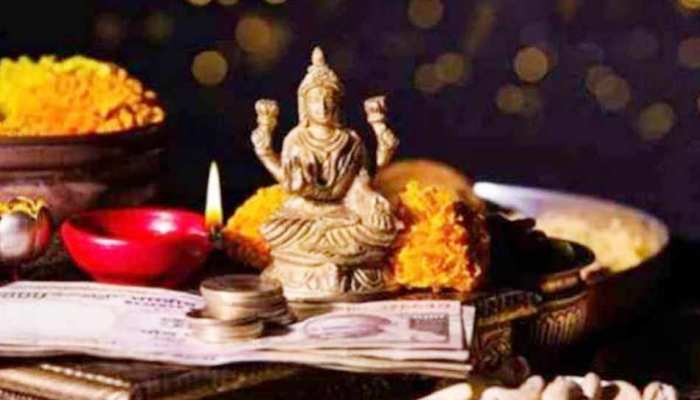 धनतेरस आज, इस शुभ मुहूर्त पर करें विधि विधान से पूजा, होगा धन लाभ धनतेरस आज, इस शुभ मुहूर्त पर करें विधि विधान से पूजा, होगा धन लाभ