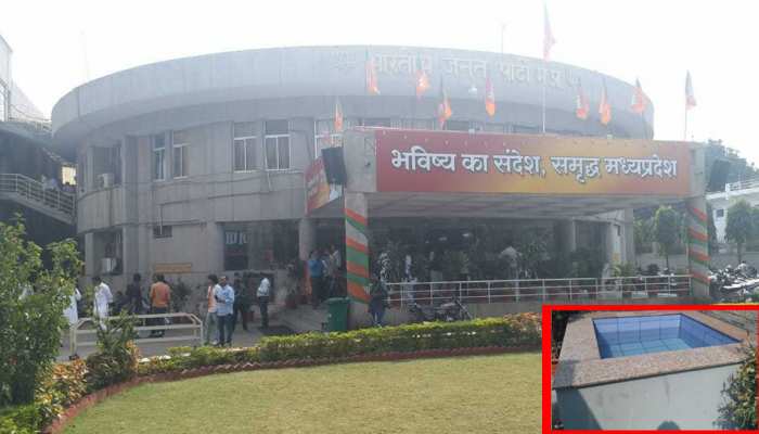 बगावत और भितरघात की आशंका से डरी BJP, अपनाया उमा भारती के जमाने का टोटका बगावत और भितरघात की आशंका से डरी BJP, अपनाया उमा भारती के जमाने का टोटका