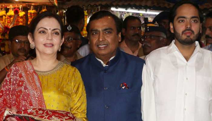 मुकेश अंबानी ने किए बद्रीनाथ-केदारनाथ के दर्शन, देवताओं को दिया बेटी ईशा की शादी का आमंत्रण मुकेश अंबानी ने किए बद्रीनाथ-केदारनाथ के दर्शन, देवताओं को दिया बेटी ईशा की शादी का आमंत्रण