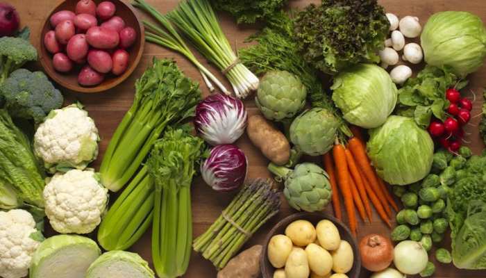 delhi air pollution: keep yourself safe with these diet plans delhi air pollution: keep yourself safe with these diet plans