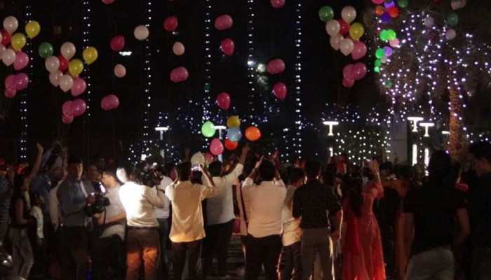 राजस्थान: दीयों और मिठाइयों के बीच बच्चों ने LED BALLONS के साथ दिया ग्रीन दिवाली का संदेश राजस्थान: दीयों और मिठाइयों के बीच बच्चों ने LED BALLONS के साथ दिया ग्रीन दिवाली का संदेश