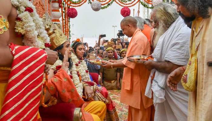 'फैजाबाद का नाम होगा अयोध्या, राजा दशरथ मेडिकल कॉलेज और राम के नाम पर होगा एयरपोर्ट' 'फैजाबाद का नाम होगा अयोध्या, राजा दशरथ मेडिकल कॉलेज और राम के नाम पर होगा एयरपोर्ट'