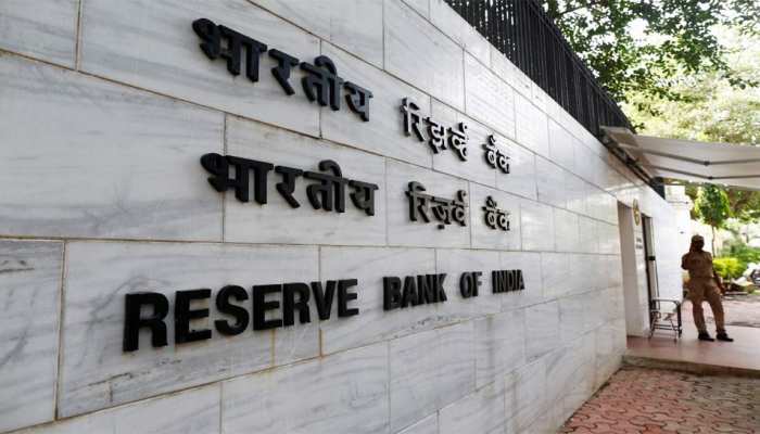 RBI को ध्वस्त करना चाहती है सरकार, 3.6 लाख करोड़ रुपये की मांग रेवड़ियां बांटने के लिए: कांग्रेस RBI को ध्वस्त करना चाहती है सरकार, 3.6 लाख करोड़ रुपये की मांग रेवड़ियां बांटने के लिए: कांग्रेस