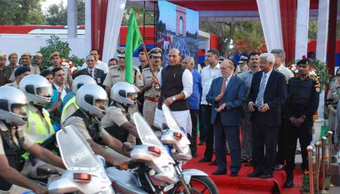 दिल्ली पुलिस के बेड़े में जोड़ी गई 300 नई रफ्तार पीसीआर बाइक दिल्ली पुलिस के बेड़े में जोड़ी गई 300 नई रफ्तार पीसीआर बाइक