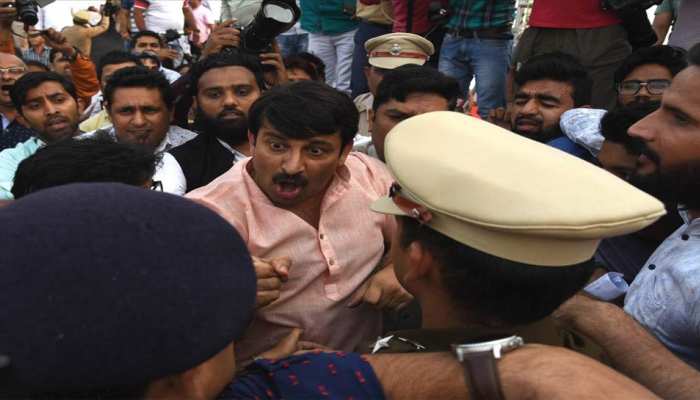 सिग्नेचर ब्रिज पर हंगामा: दिल्ली पुलिस ने तीन अलग-अलग केस किए दर्ज सिग्नेचर ब्रिज पर हंगामा: दिल्ली पुलिस ने तीन अलग-अलग केस किए दर्ज