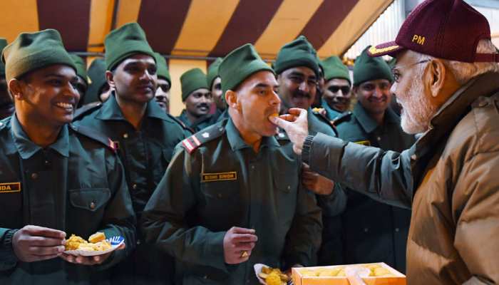 जब प्रधानमंत्री नरेंद्र मोदी से मिलकर जवानों की खुशी का ठिकाना नहीं रहा... देखें PICS जब प्रधानमंत्री नरेंद्र मोदी से मिलकर जवानों की खुशी का ठिकाना नहीं रहा... देखें PICS