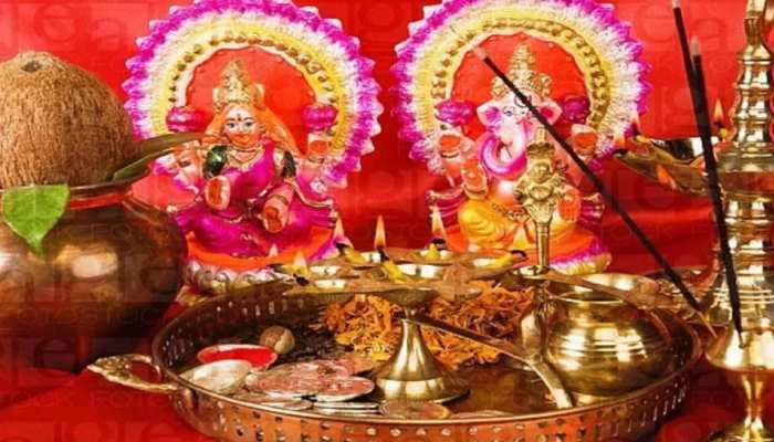 दिवाली 2018: ऐसे करें मां लक्ष्मी की पूजा, घर में होगी धनवर्षा दिवाली 2018: ऐसे करें मां लक्ष्मी की पूजा, घर में होगी धनवर्षा
